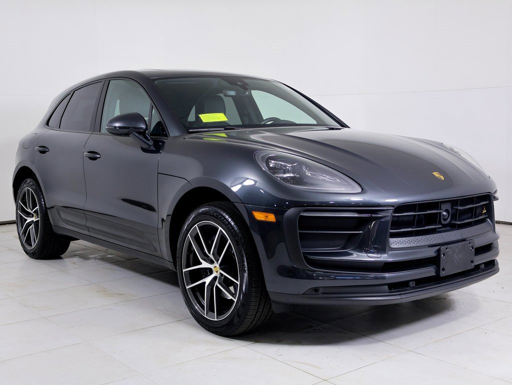 Used 2025 Porsche Macan image 26