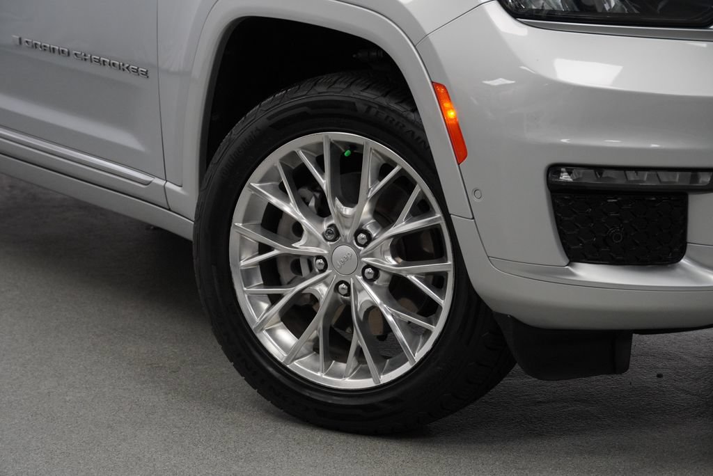 Certified 2021 Jeep Grand Cherokee L Summit w/ Luxury Tech Group V AWD/4WD image 4