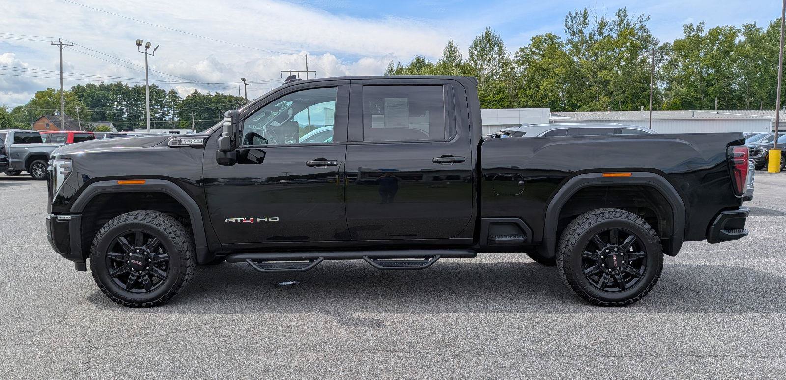 Used 2024 GMC Sierra 2500 AT4 w/ Technology Package AWD/4WD image 5