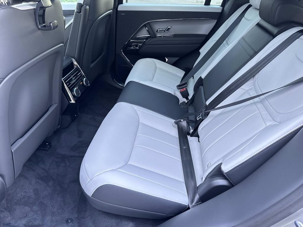 New 2026 Land Rover Range Rover Sport Dynamic SE AWD/4WD image 17