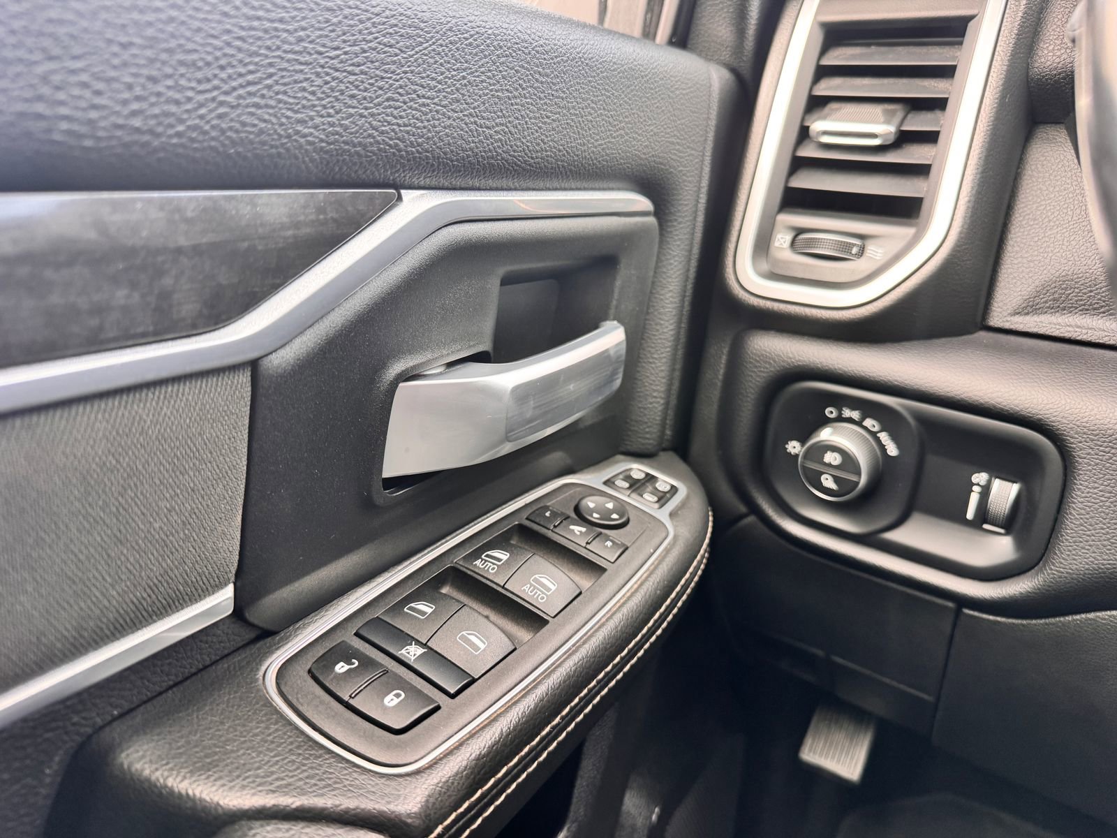 Used 2024 RAM 2500 Big Horn AWD/4WD image 14