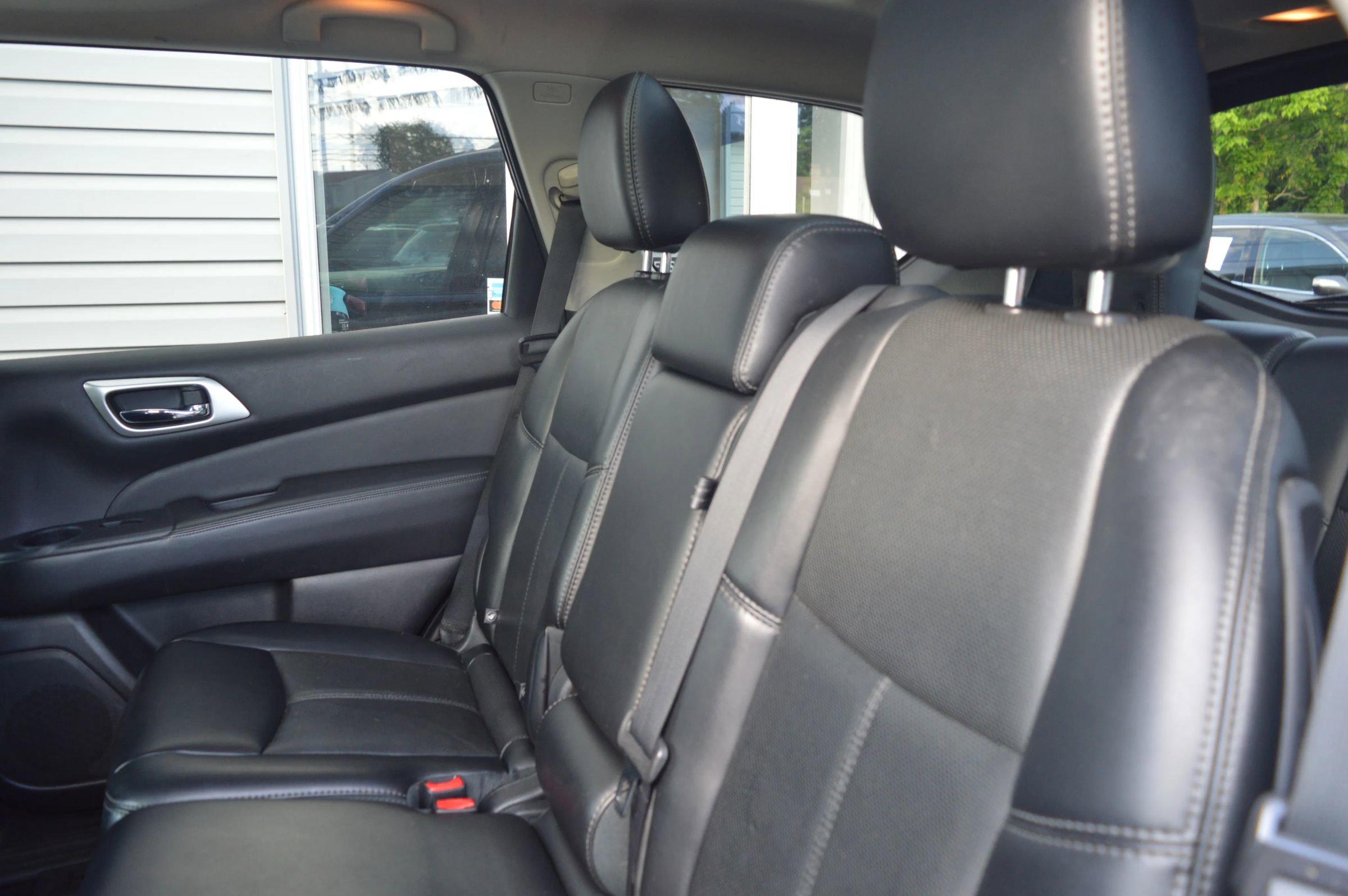 Used 2015 Nissan Pathfinder Platinum AWD/4WD image 16