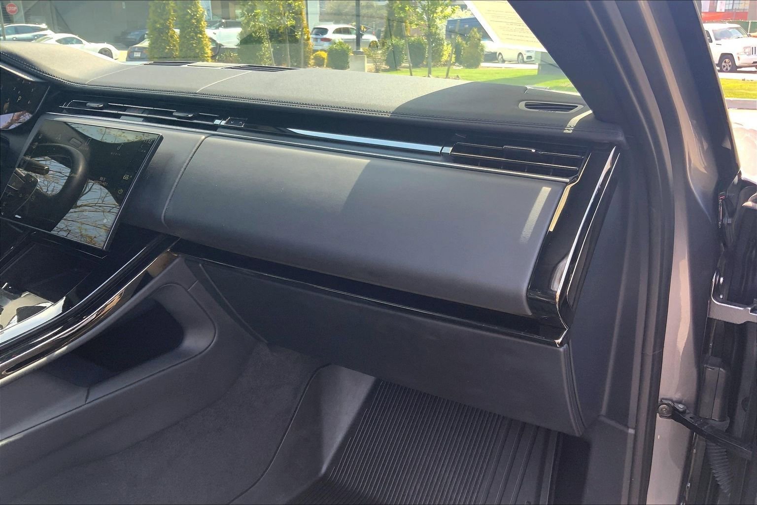 Used 2024 Land Rover Range Rover Sport Dynamic SE image 18