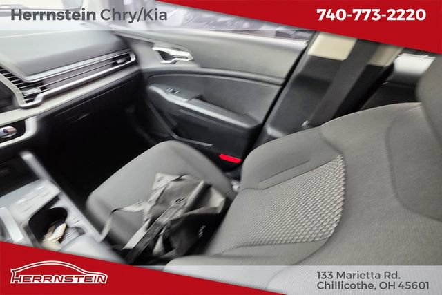 Used 2023 Kia Sportage LX image 11