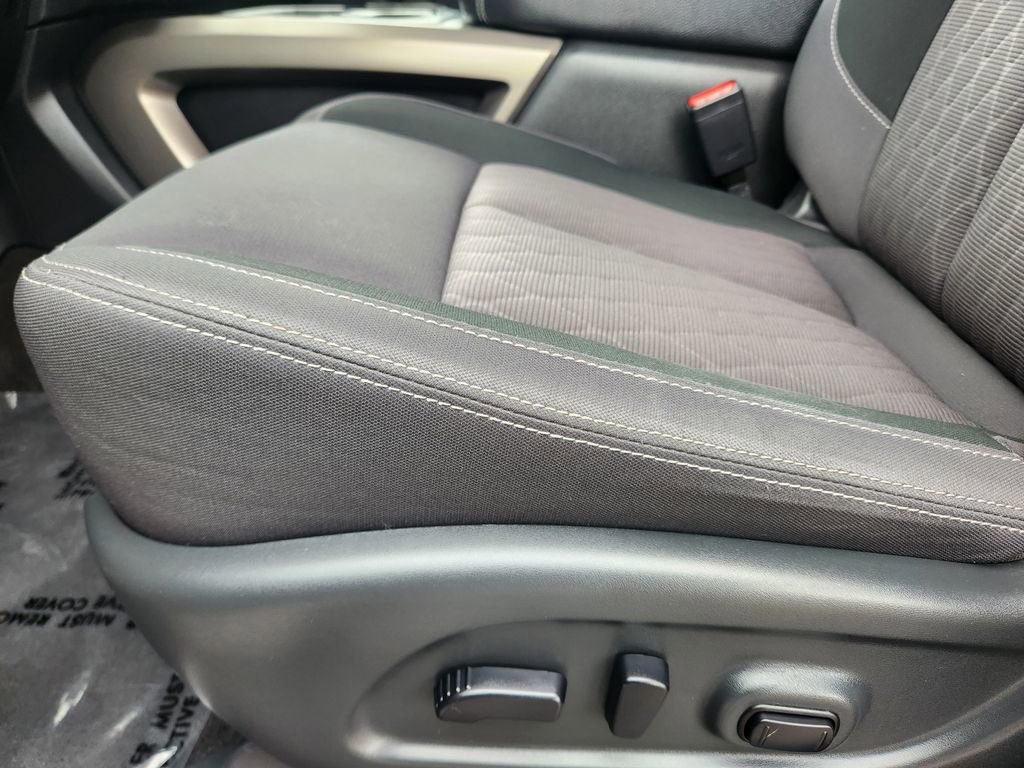 Used 2024 Nissan Titan SV w/ SV Bronze Edition Package image 9