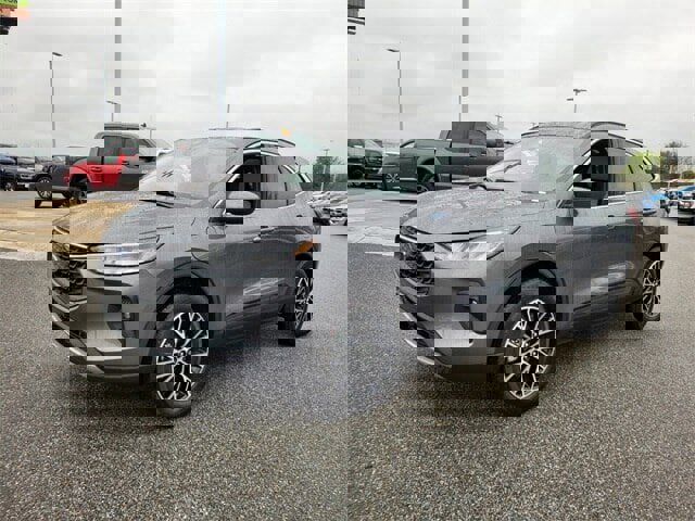 New 2025 Ford Escape SE w/ Class II Trailer Tow Package image 3