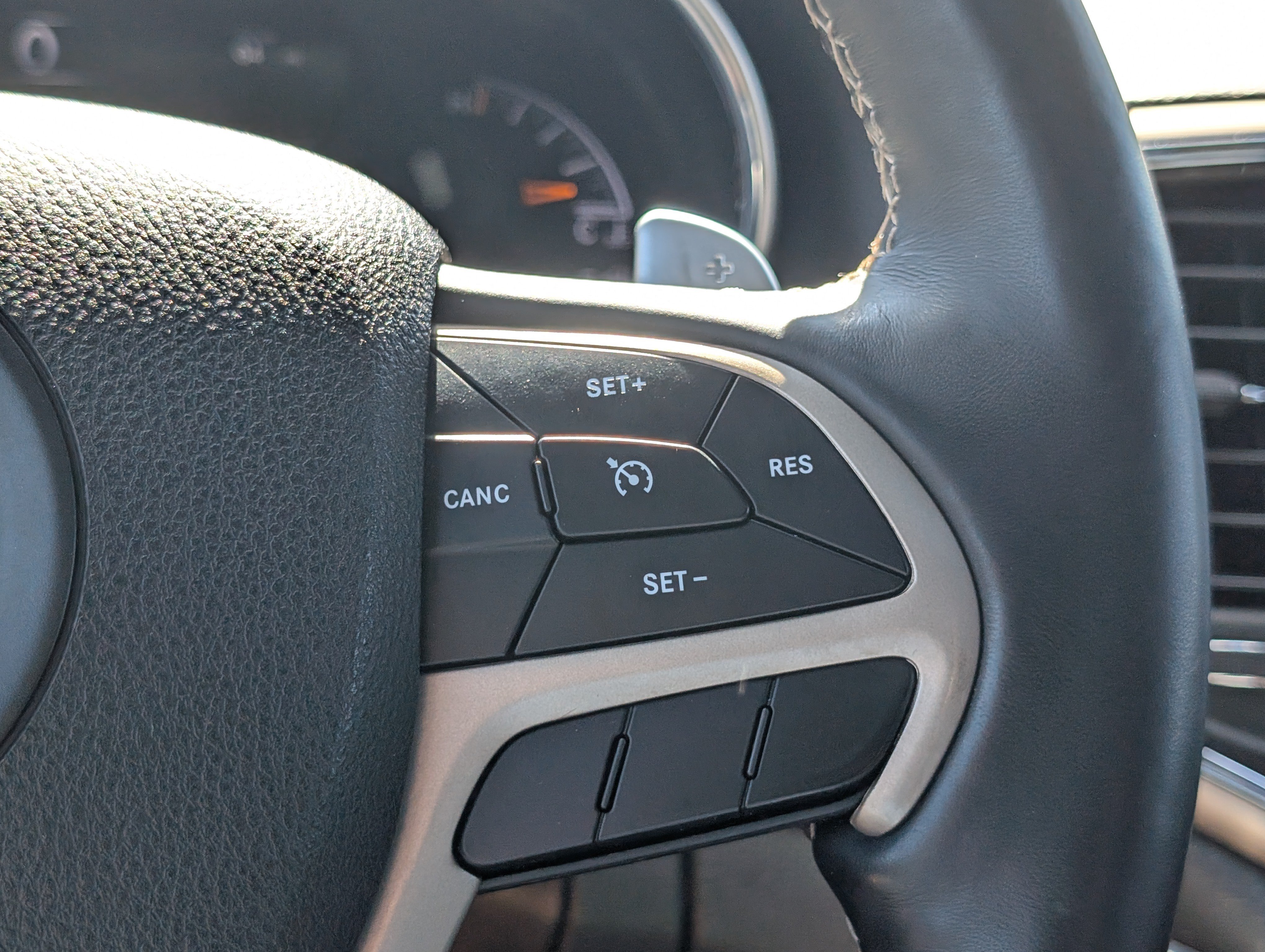 Used 2017 Jeep Grand Cherokee Limited AWD/4WD image 24