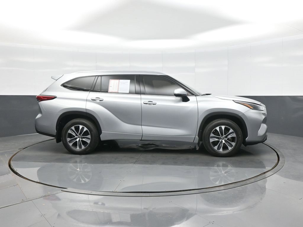 Used 2021 Toyota Highlander XLE image 8