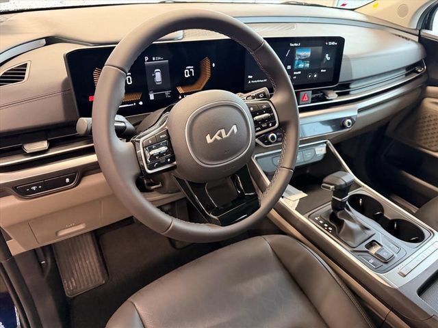 New 2026 Kia Carnival FWD image 5