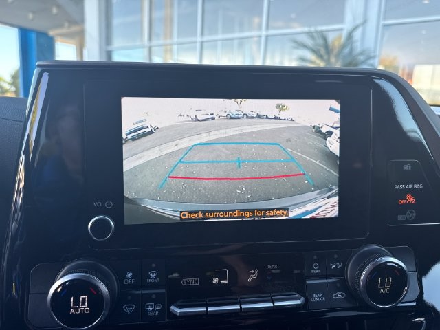 Used 2024 Toyota Highlander LE AWD/4WD image 19