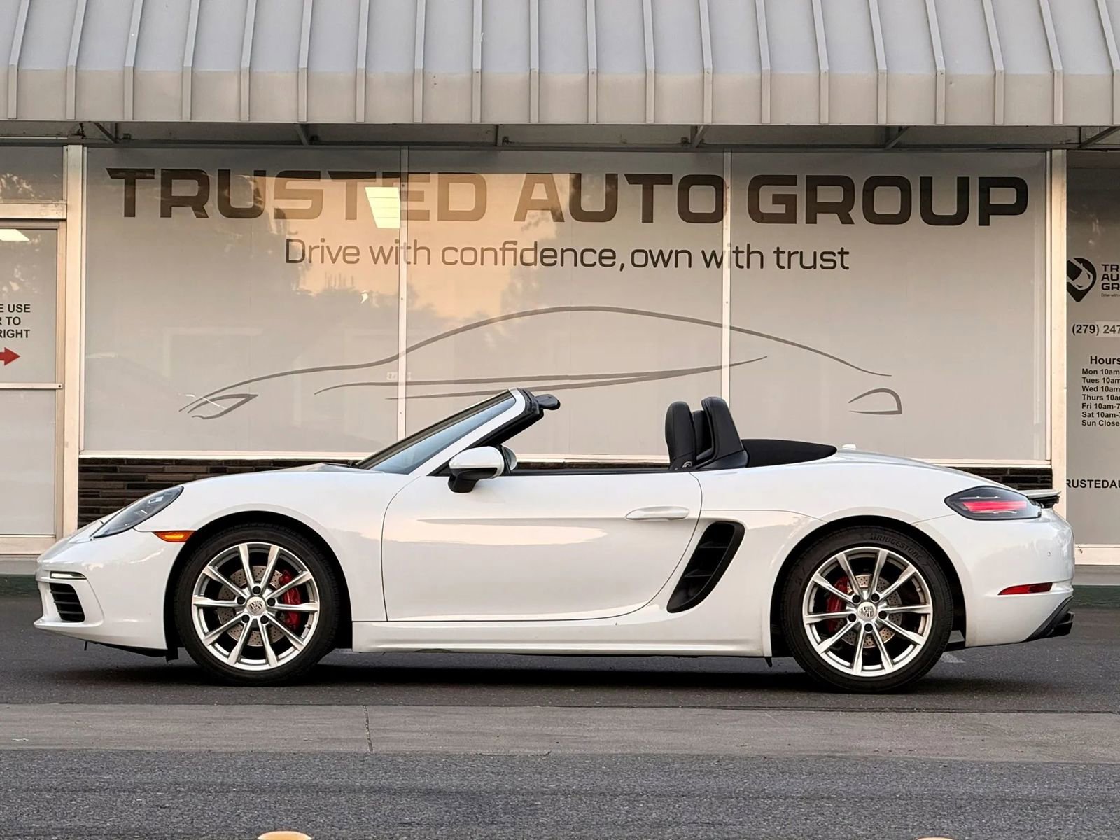 Used 2017 Porsche 718 Boxster RWD image 6