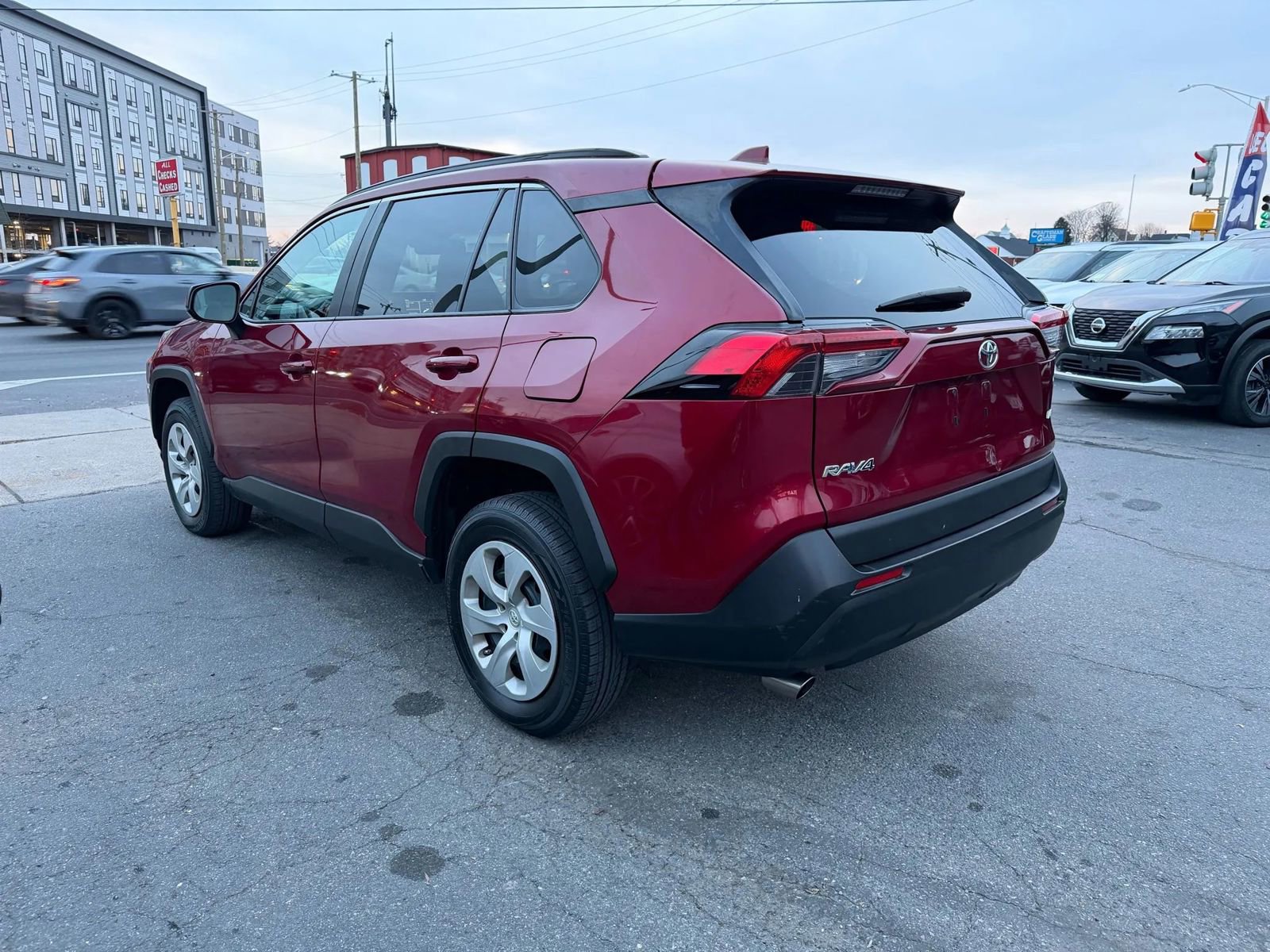 Used 2019 Toyota RAV4 LE image 4