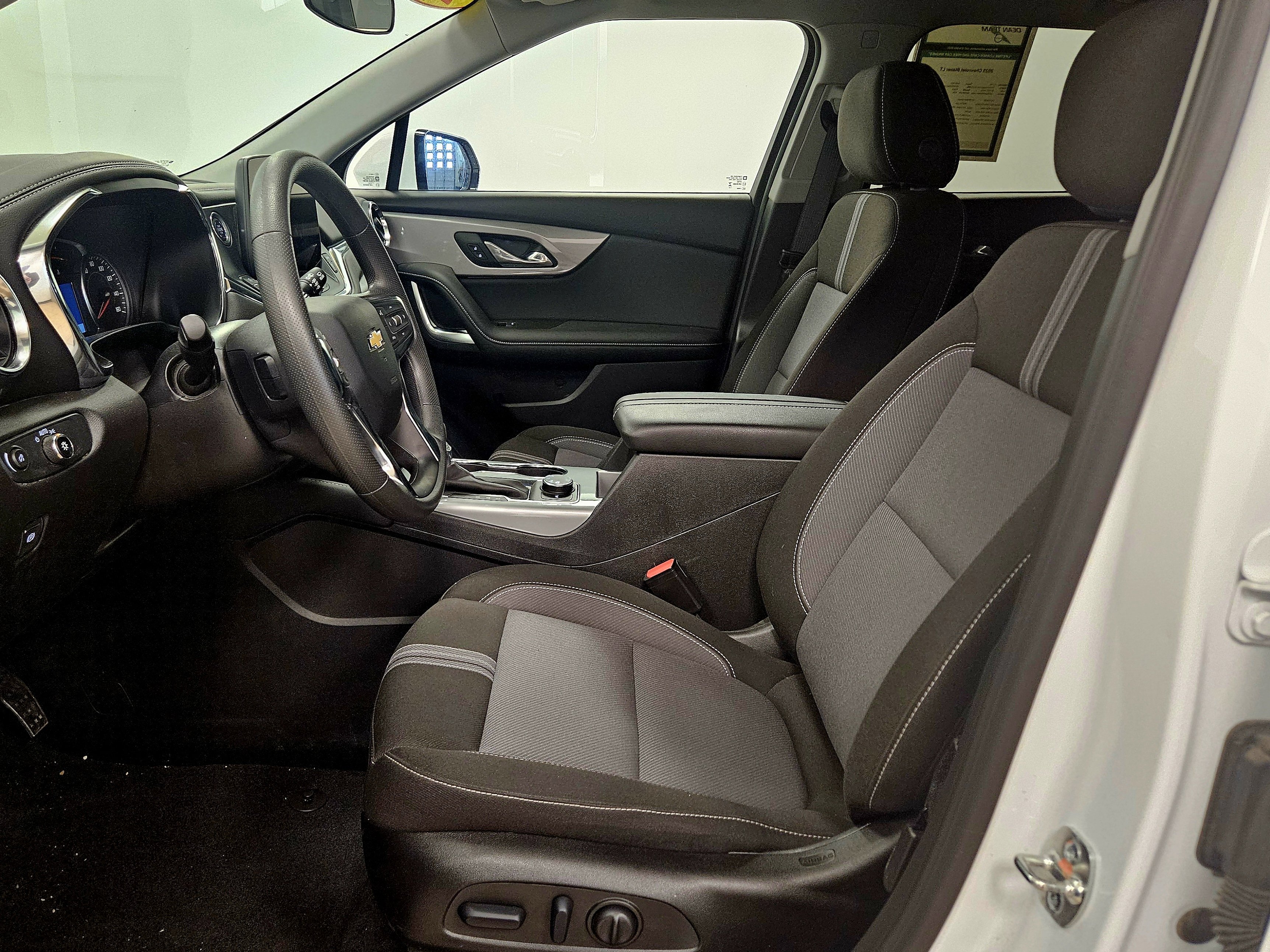 Used 2025 Chevrolet Blazer LT AWD/4WD image 7