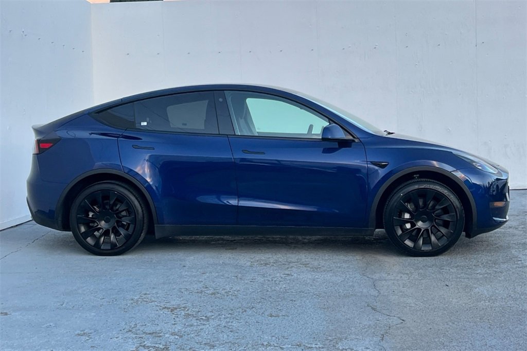Used 2023 Tesla Model Y Long Range image 3