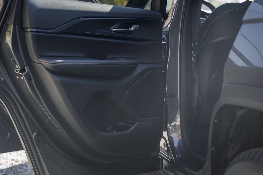 New 2025 Jeep Grand Cherokee Laredo X w/ Luxury Tech Group I image 35