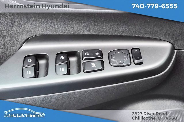 Used 2023 Hyundai Kona SE w/ Cargo Package image 17