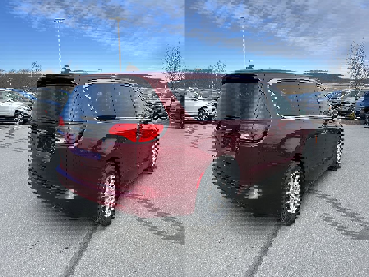 Used 2023 Chrysler Voyager LX image 7