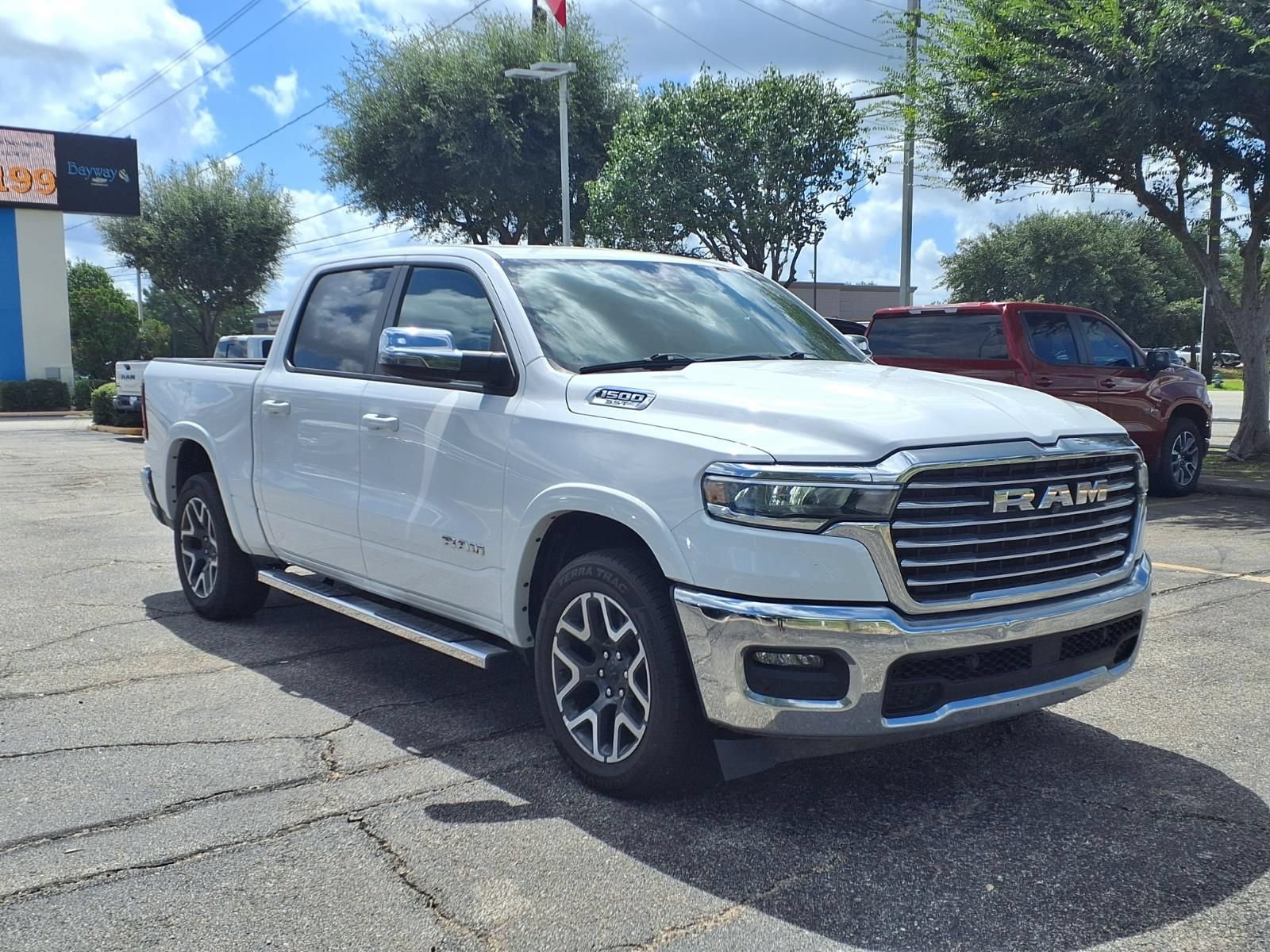 Used 2025 RAM 1500 Laramie AWD/4WD image 24