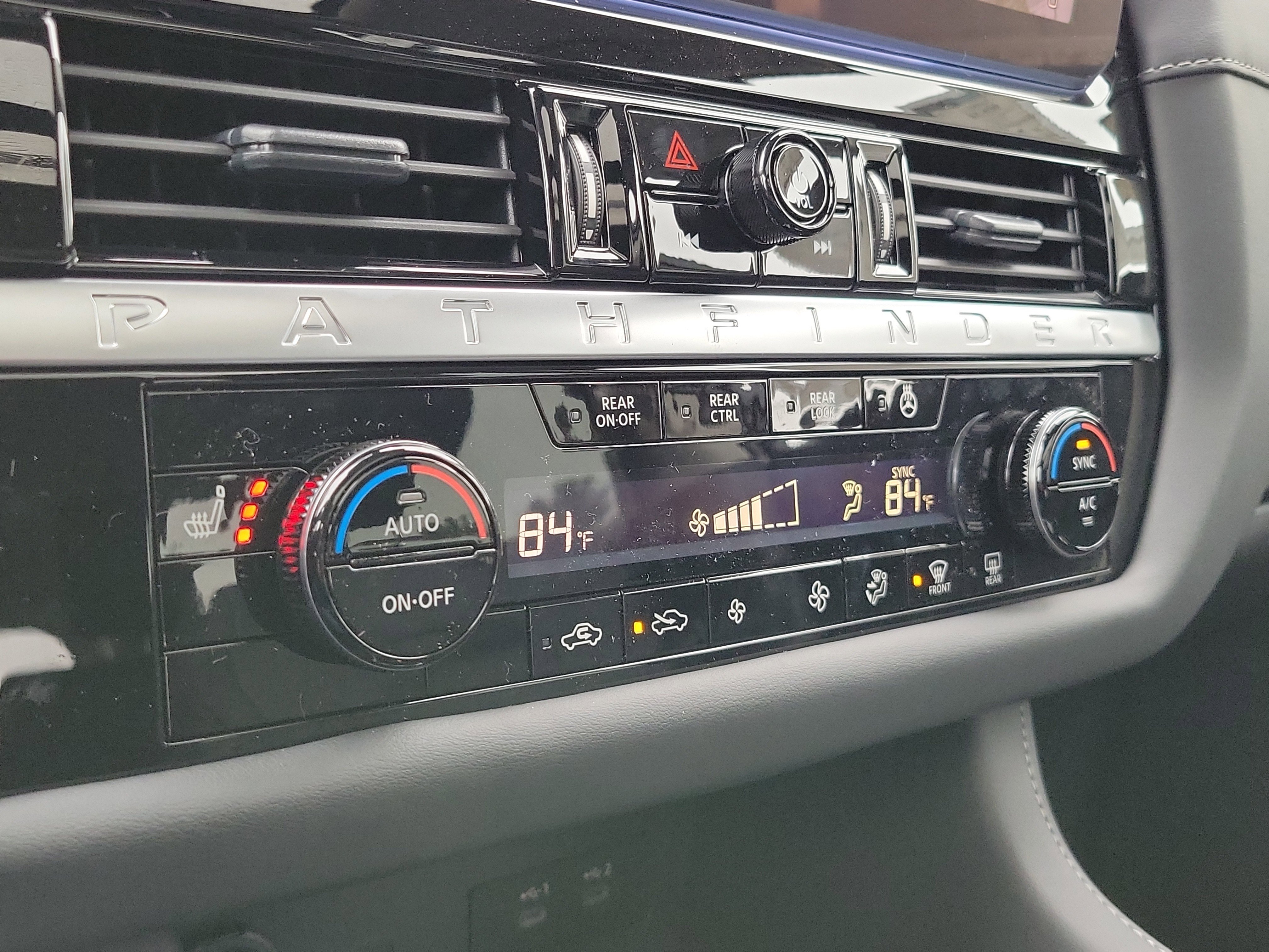 New 2026 Nissan Pathfinder SL w/ SL Premium Package image 18