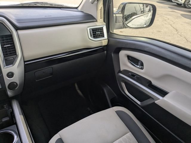 Used 2021 Nissan Titan SV w/ SV Convenience Package image 21