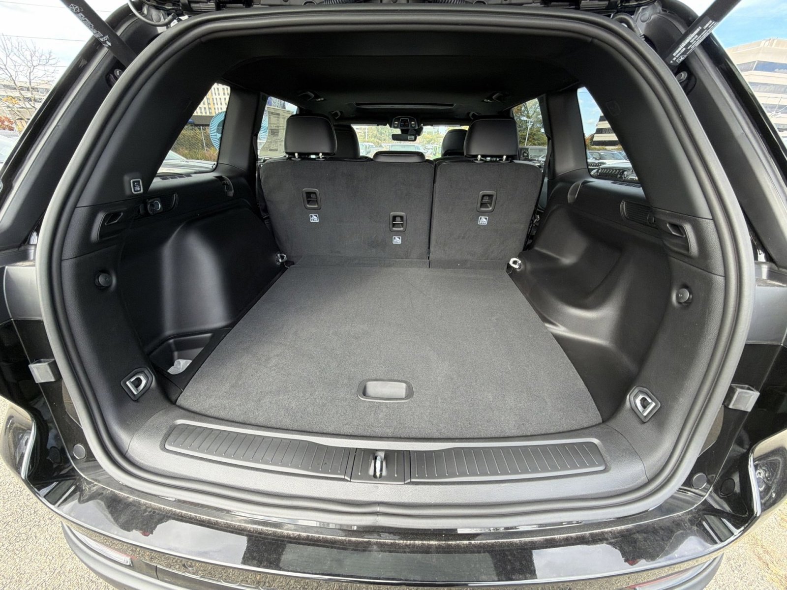 New 2025 Jeep Grand Cherokee Altitude image 25