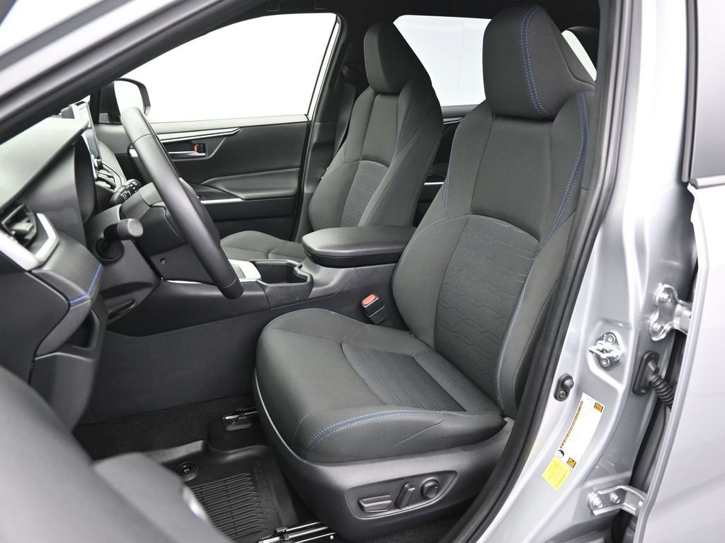 Used 2025 Toyota RAV4 SE AWD/4WD image 16
