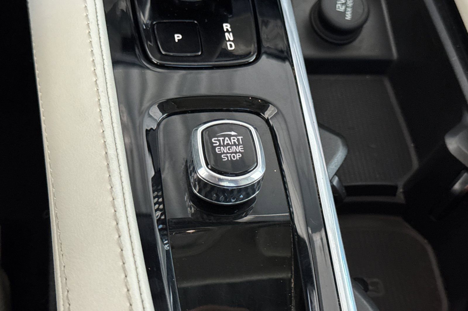 Certified 2024 Volvo XC90 T8 Plus w/ Protection Package Premier image 27