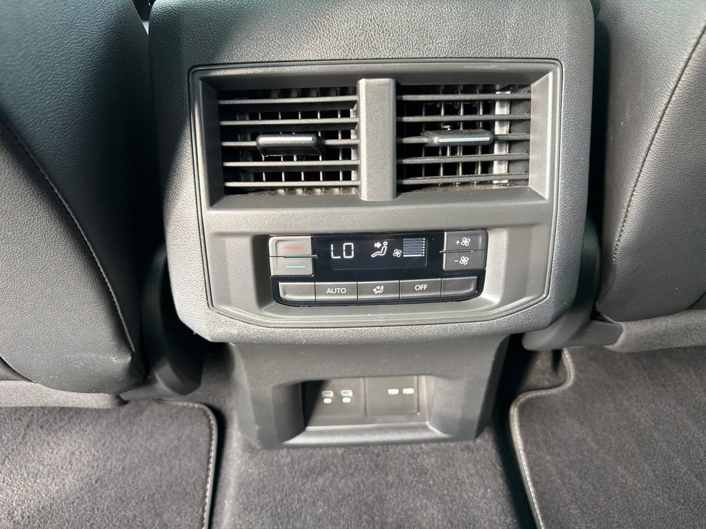 Used 2023 Volkswagen Atlas SE w/ Panoramic Sunroof Package FWD image 25
