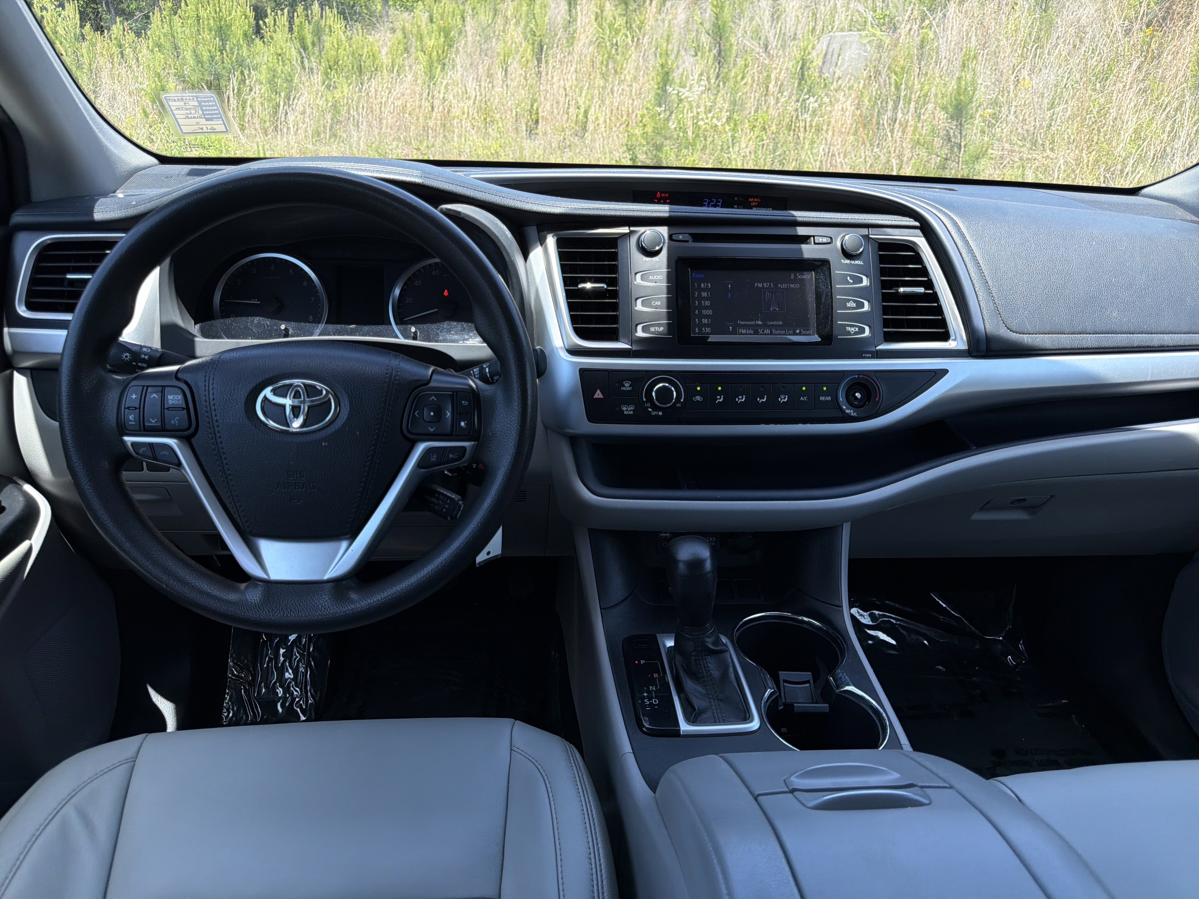 Used 2019 Toyota Highlander LE FWD image 22