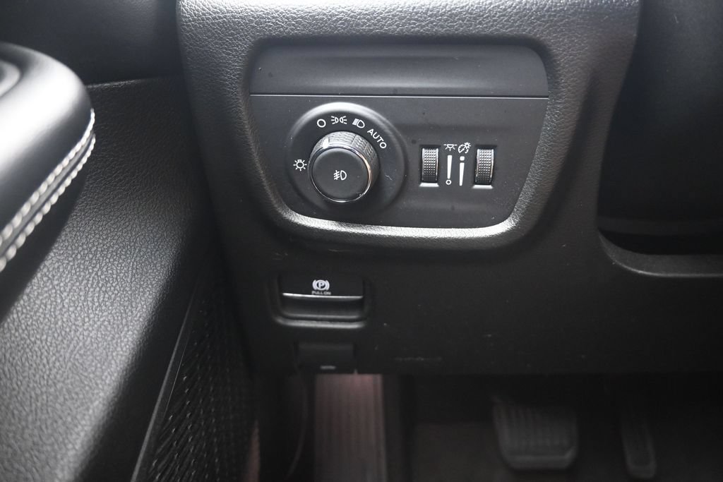 Used 2024 Jeep Grand Cherokee L Limited w/ Luxury Tech Group II RWD image 24