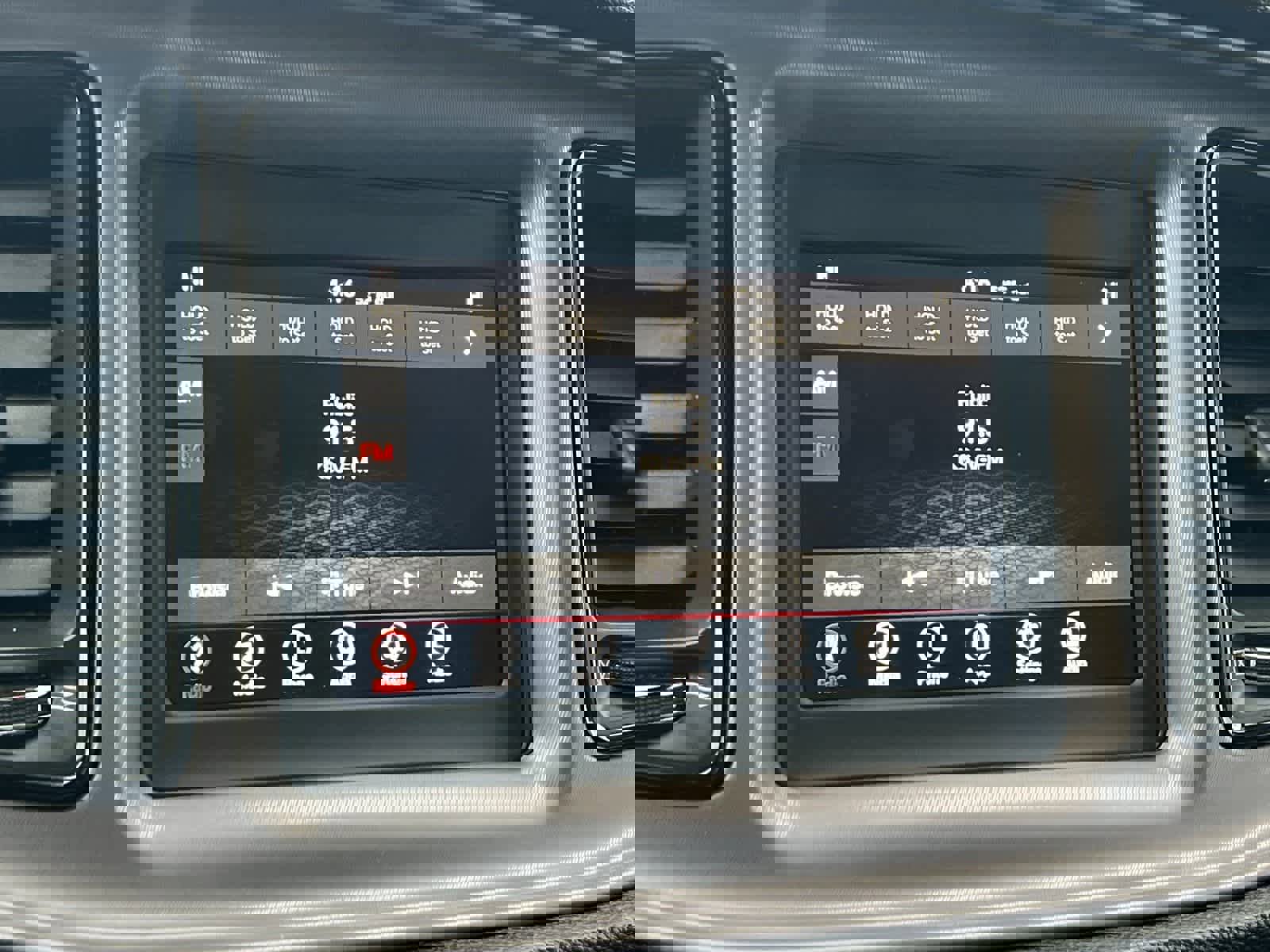 Used 2023 Dodge Challenger SXT w/ Blacktop Package image 18