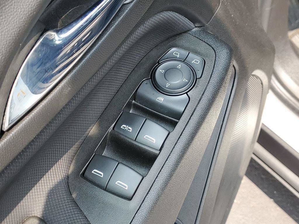 Used 2022 Chevrolet Equinox RS FWD image 23