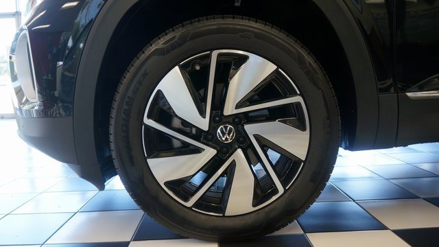 Certified 2025 Volkswagen Atlas SEL image 81