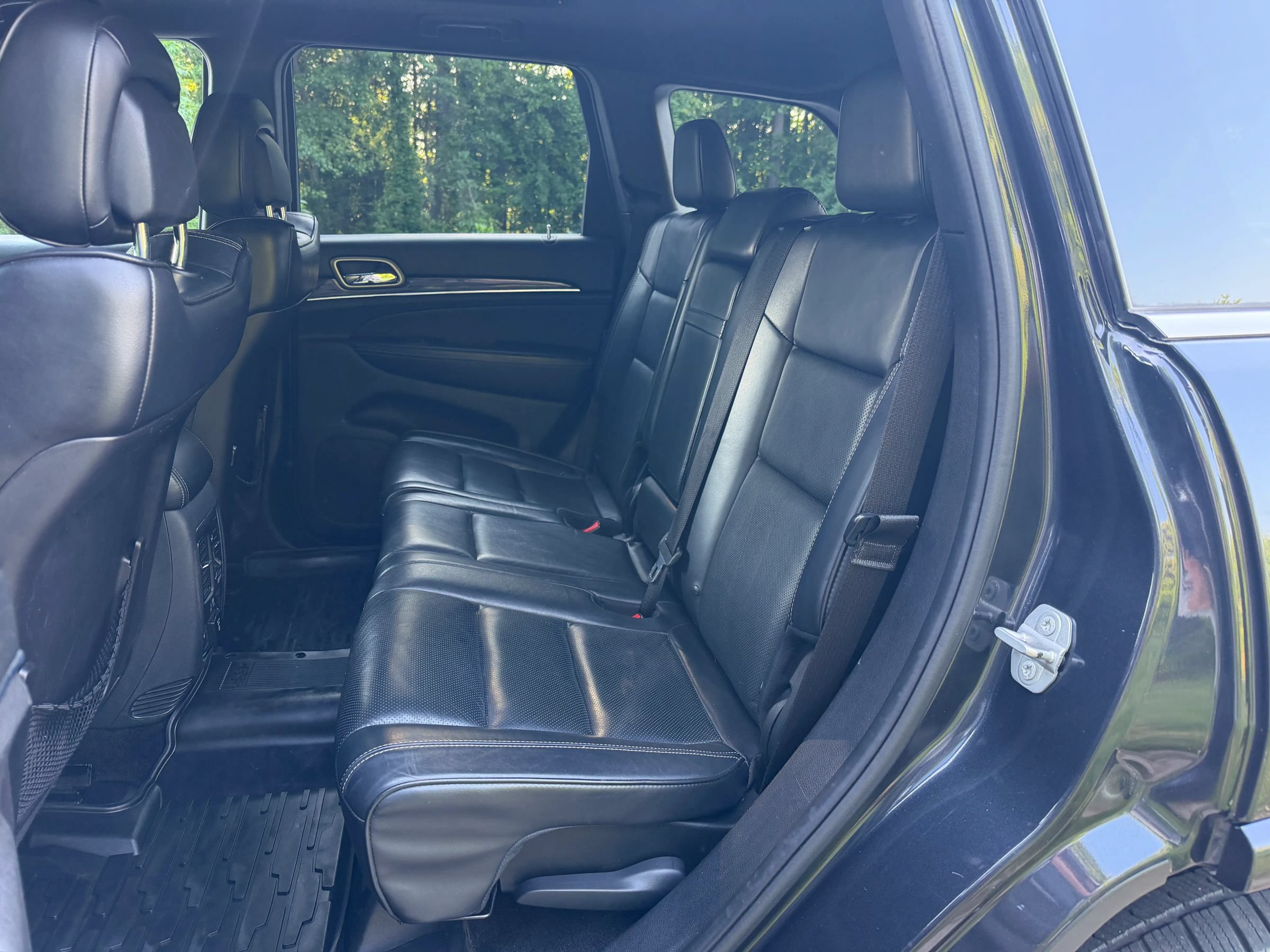 Used 2015 Jeep Grand Cherokee Overland AWD/4WD image 11