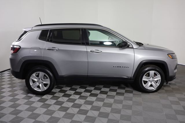 Used 2022 Jeep Compass Latitude w/ Convenience Group AWD/4WD image 9