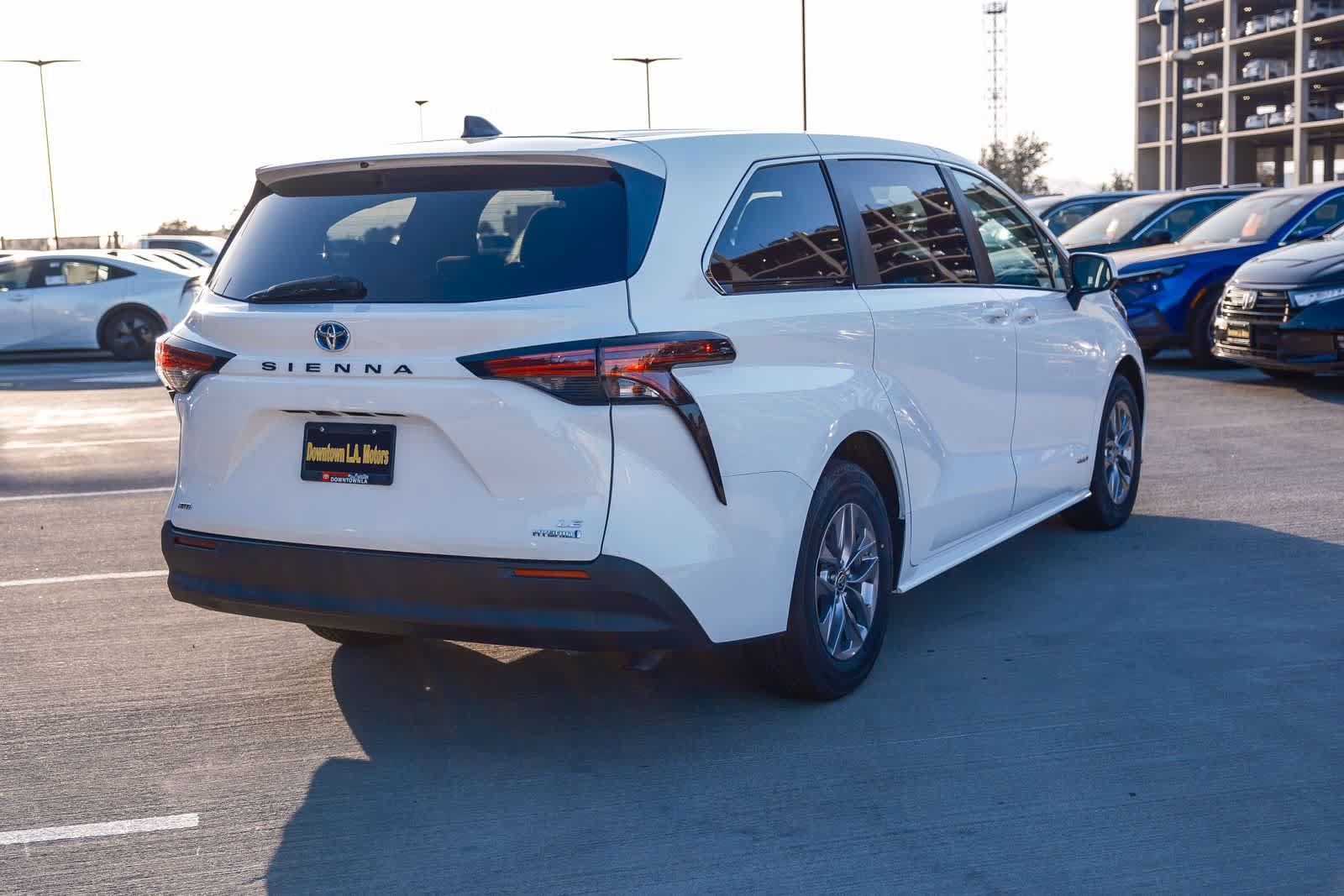 Certified 2021 Toyota Sienna LE AWD/4WD image 4