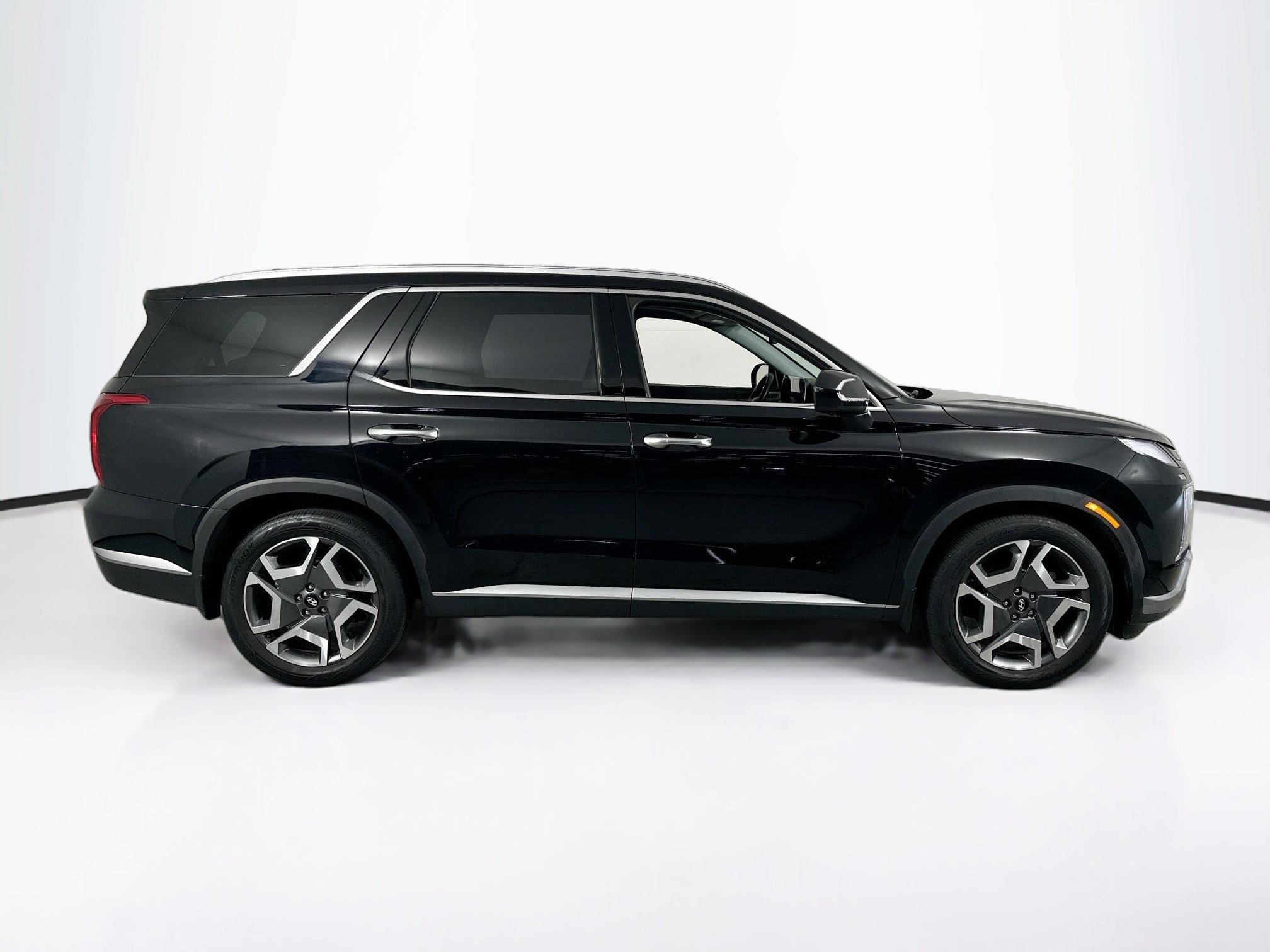 Used 2023 Hyundai Palisade SEL w/ Premium Package FWD image 4
