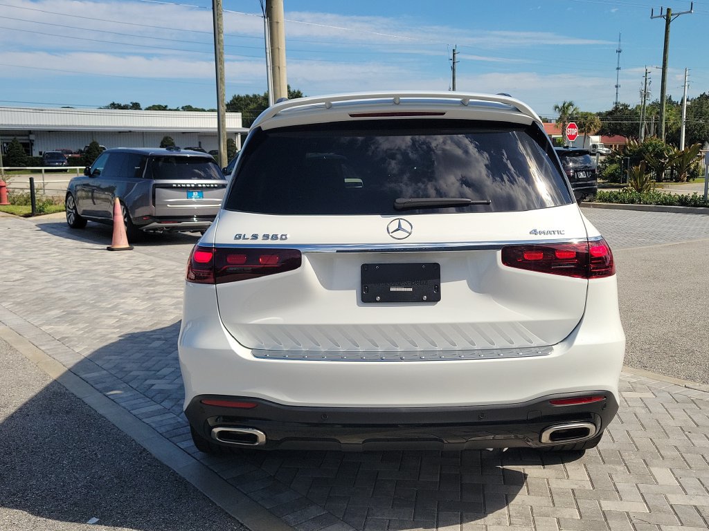 Used 2025 Mercedes-Benz GLS 580 4MATIC image 4