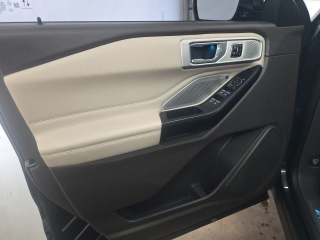 Used 2020 Ford Explorer Platinum w/ Premium Technology Package AWD/4WD image 19