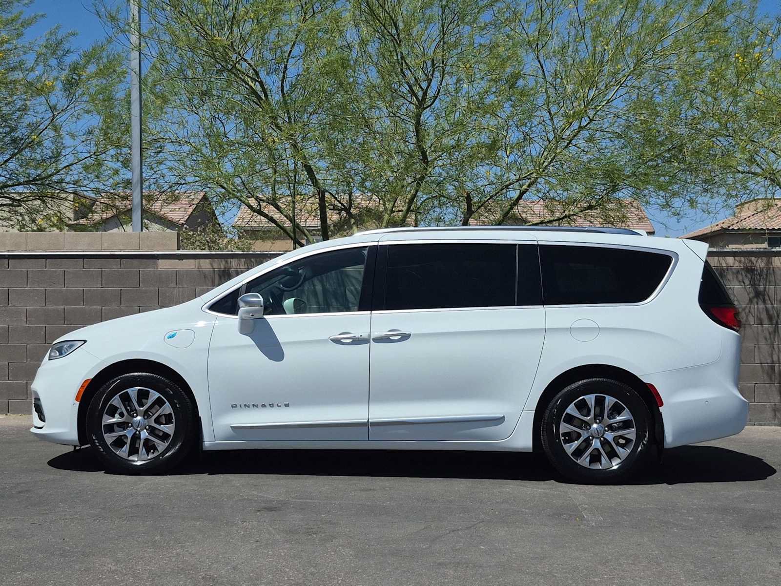 Used 2021 Chrysler Pacifica Pinnacle FWD image 6
