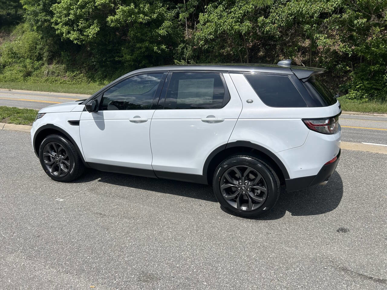 Used 2019 Land Rover Discovery Sport HSE AWD/4WD image 4