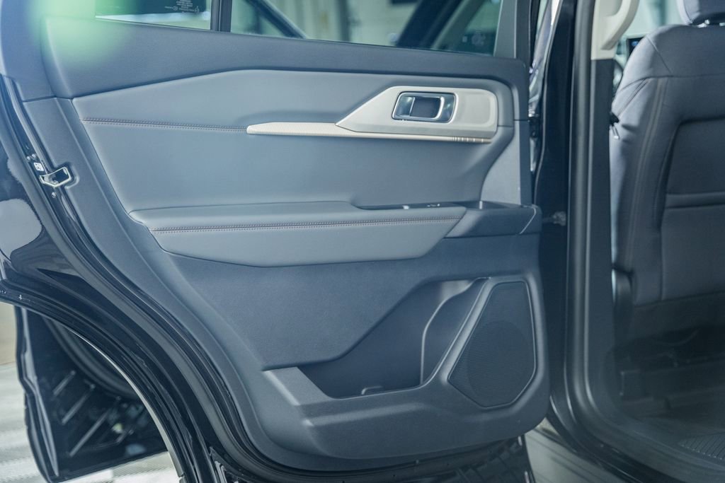 New 2026 Ford Explorer Active RWD image 38