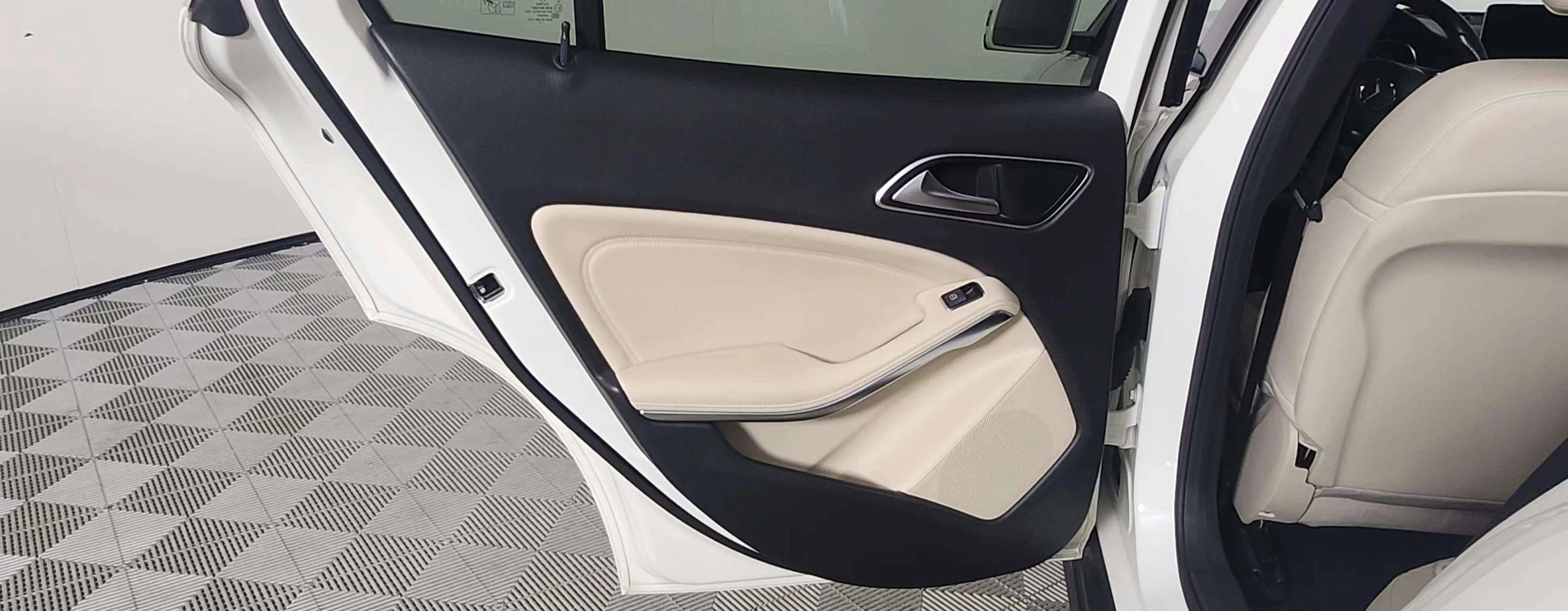 Used 2018 Mercedes-Benz GLA 250 image 14