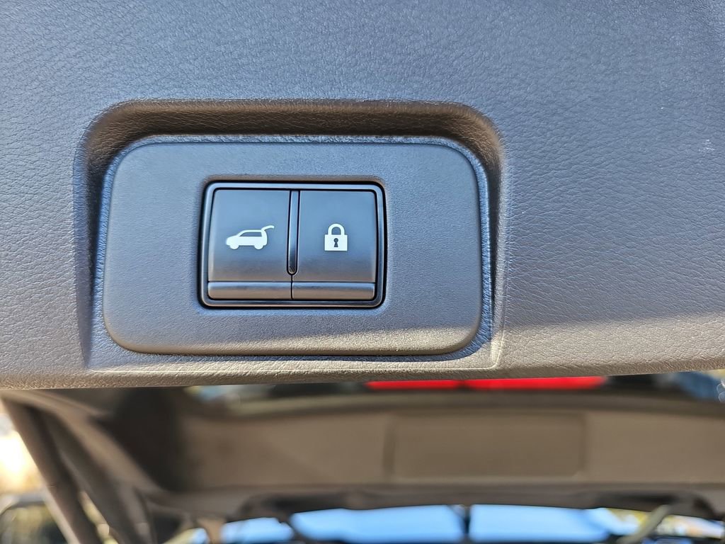 Used 2025 Nissan Rogue SV image 18