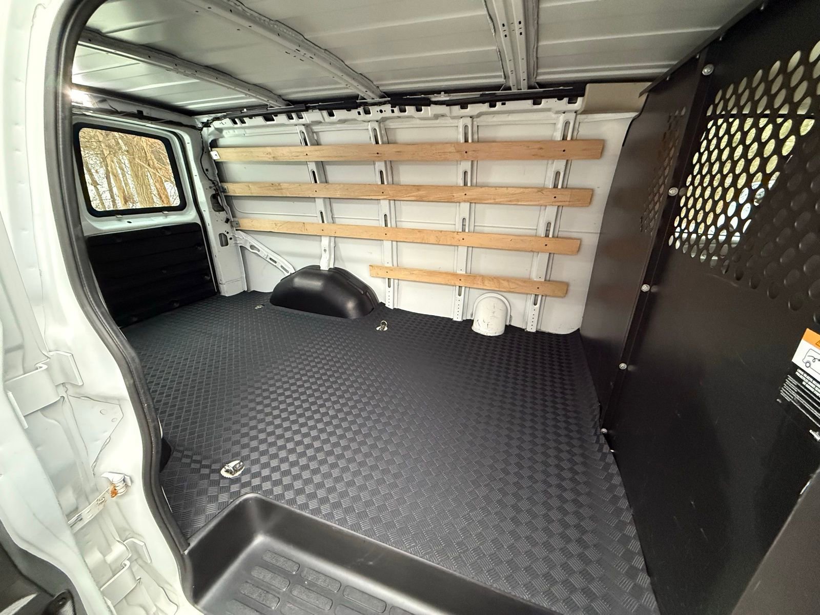 Used 2023 GMC Savana 2500 image 6