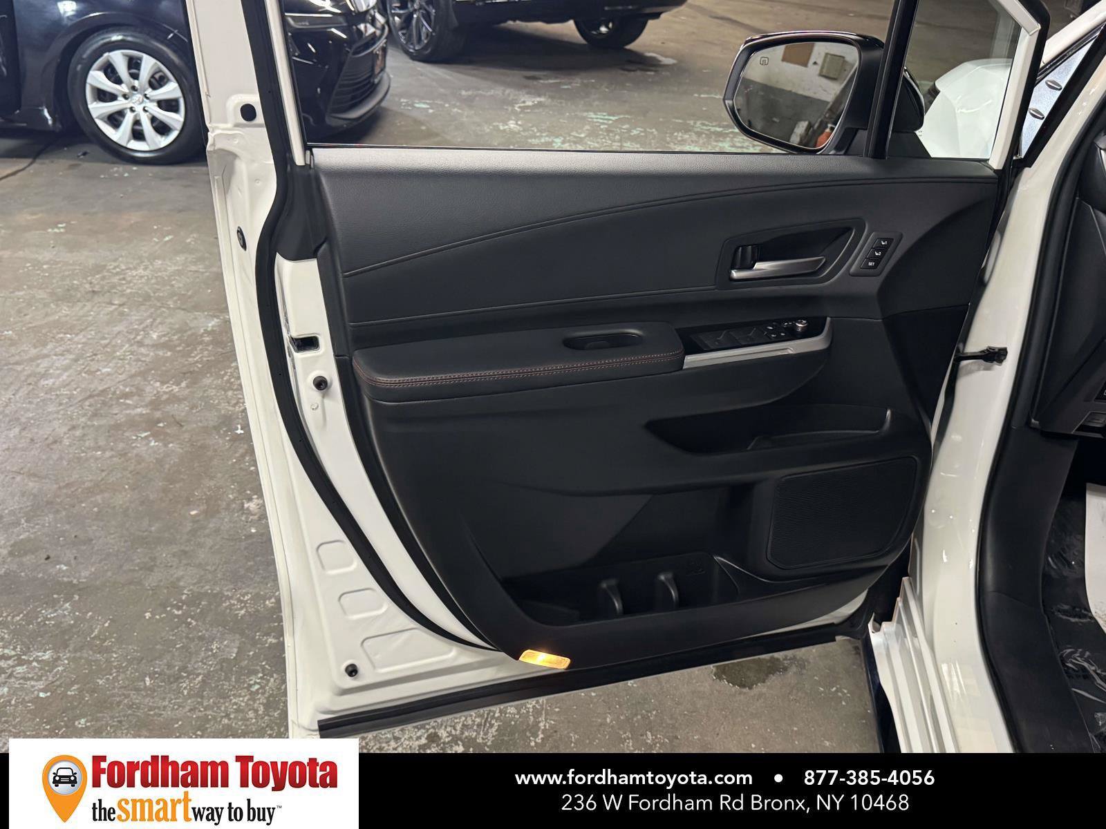 Used 2025 Toyota Sienna XSE w/ XSE Premium Package AWD/4WD image 15