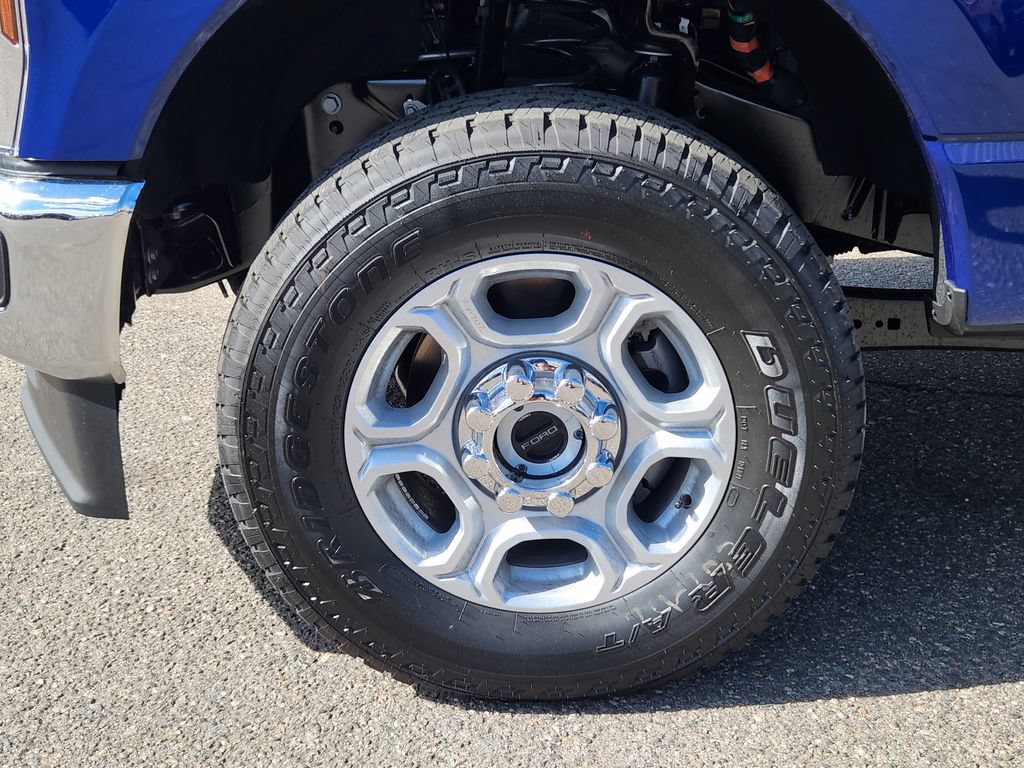 New 2026 Ford F350 XLT w/ XLT Premium Package AWD/4WD image 9