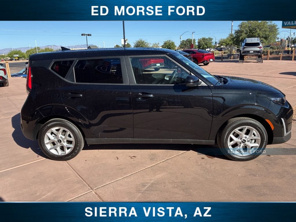 Certified 2025 Kia Soul LX FWD image 9