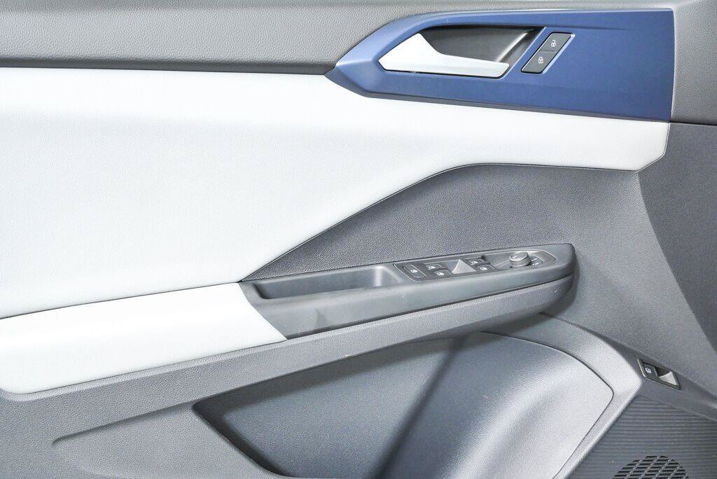 Certified 2022 Volkswagen Taos SE FWD image 6