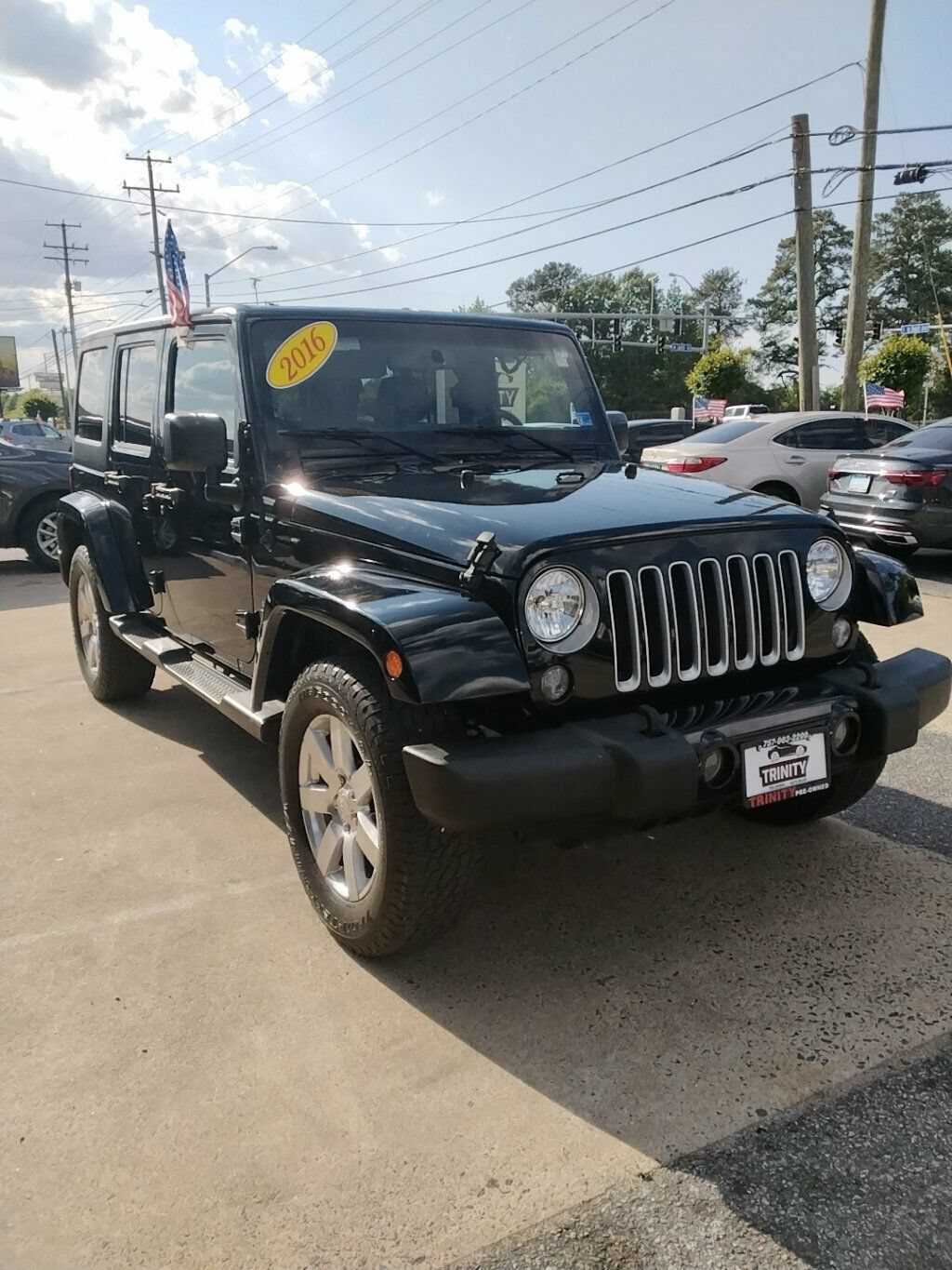 Used 2016 Jeep Wrangler Unlimited Sahara w/ Connectivity Group AWD/4WD image 5